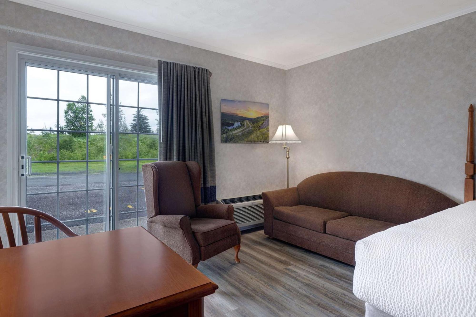 Days Inn By Wyndham אדמונדסטון מראה חיצוני תמונה